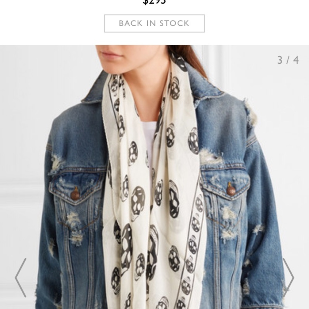 Alexander McQueen silk skull scarf new with tag